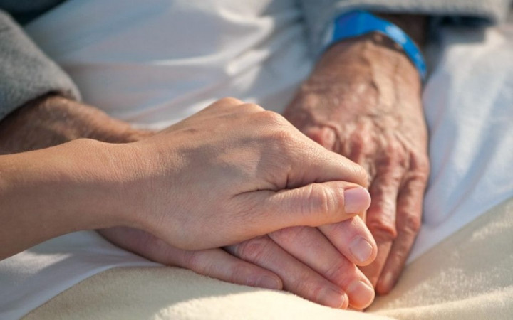 Benarkah Pasien Koma Masih Bisa Mendengar?