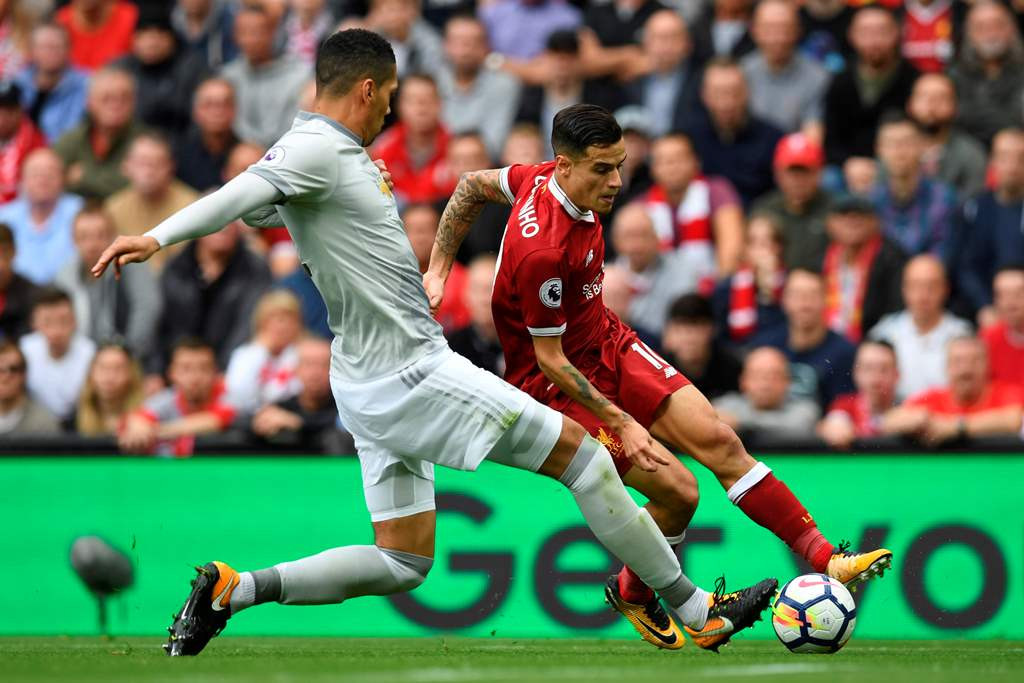 Suasana pertandingan Liverpool vs Manchester United. (Foto: AFP/Paul Ellis)