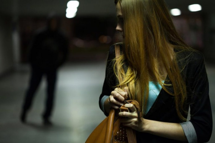 Penjelasan Ilmiah Ketika Anda Merasa Ada yang Mengawasi