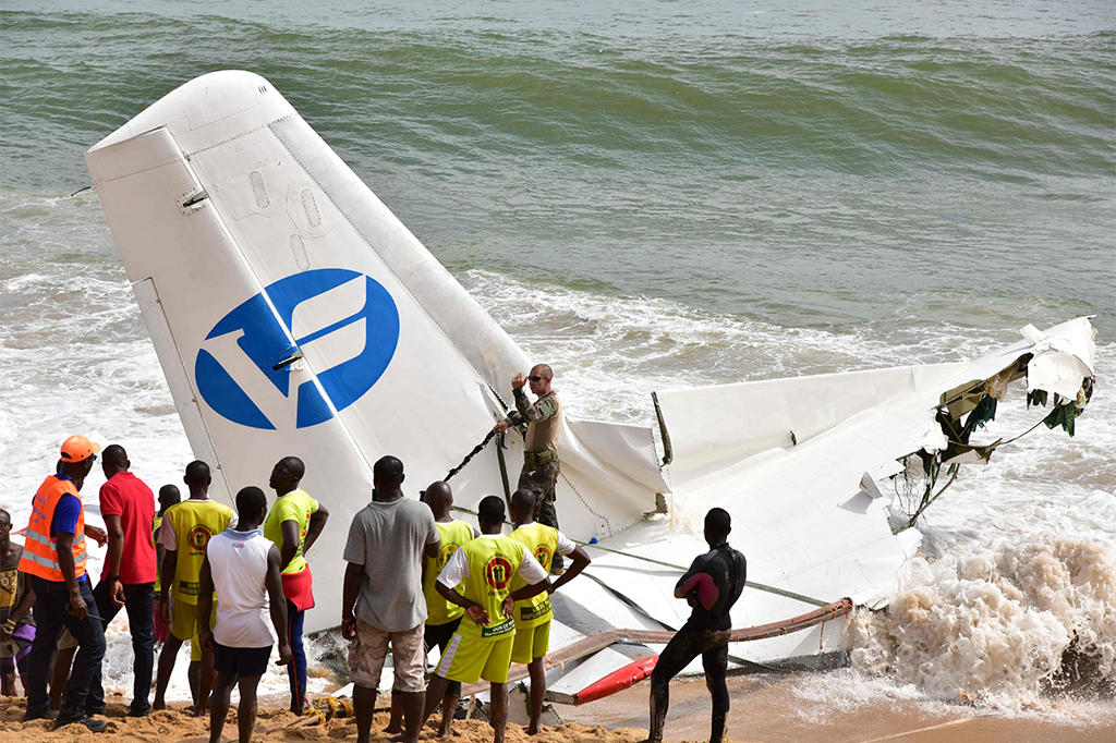 Pesawat Kargo Jatuh di Pantai Gading, 4 Tewas