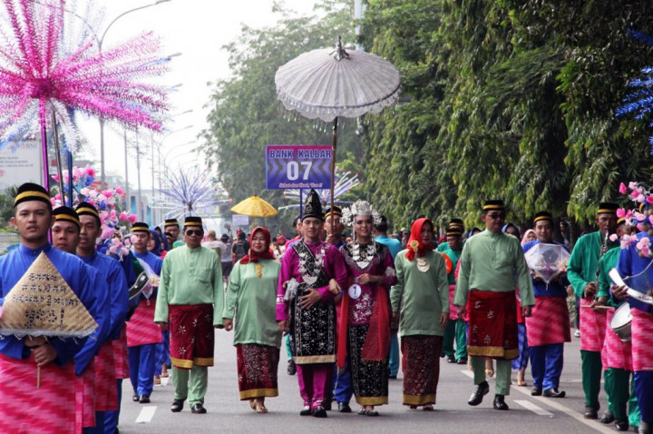 Festival Arakan Pengantin Meriahkan HUT Pontianak