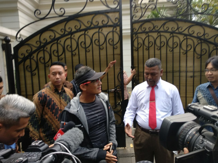 Sandi Meni-Pedi Sebelum Pelantikan