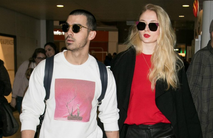 Bintang Game of Thrones Sophie Turner Bertunangan dengan Joe Jonas