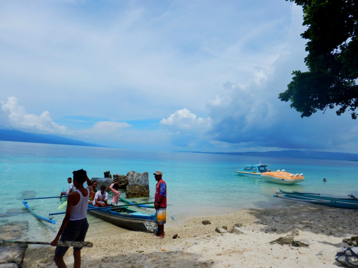 Pantai Liang Maluku Tengah, Tempat yang Tepat Mencari Kedamaian