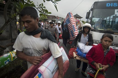 Fokus ke Gunung Agung, RI Belum Kirim Bantuan Lagi ke Myanmar