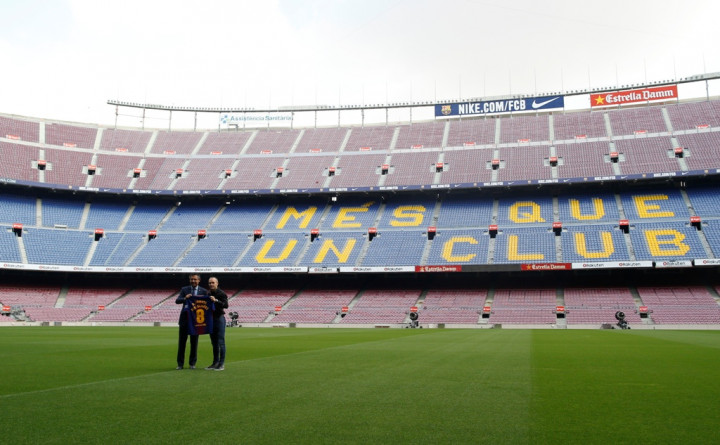 Lawan Olympiakos, Barcelona Bakal Pasang <i>Giant Flag</i>