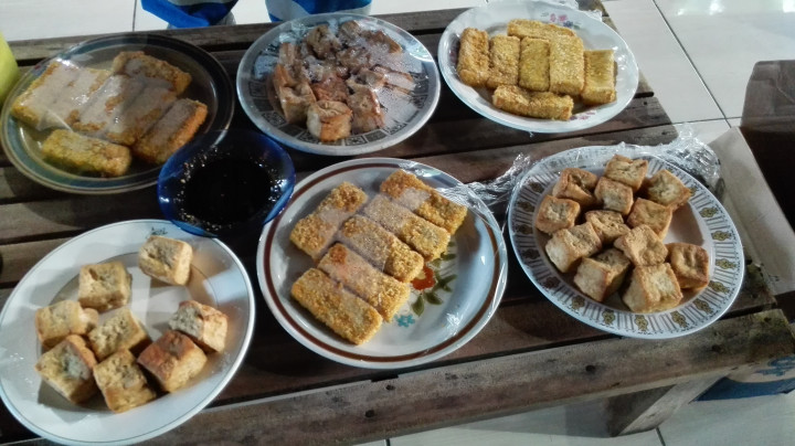 Mencicipi Tahu Sikim Nan Lezat