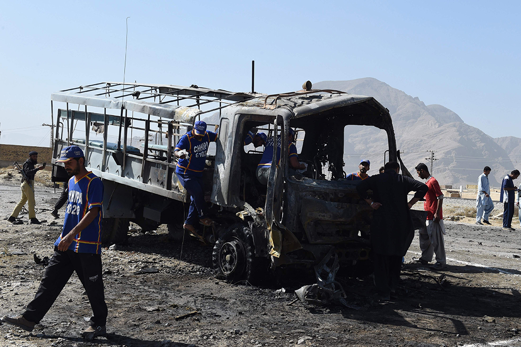 Truk Polisi Pakistan Dihantam Bom, 7 Tewas