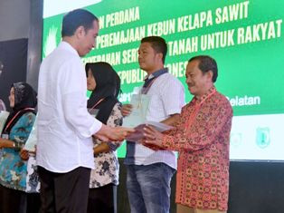 Pembagian Sertifikat Tanah Beri Kepastian Hukum bagi Masyarakat