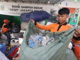 PLN Dorong Jakarta Bebas Sampah 2020