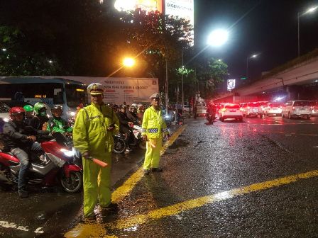 Kemacetan Sejumlah Jalan di Jakarta usai Diguyur Hujan