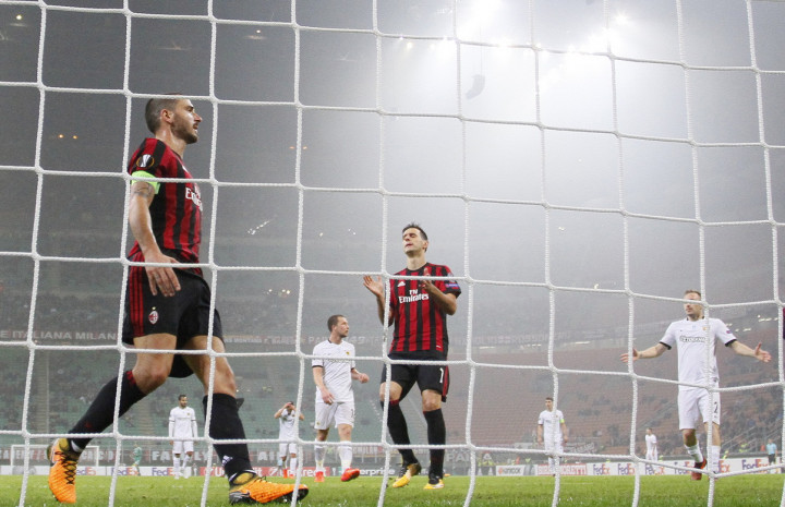 AEK Athens Menambah Kekecewaan Milan