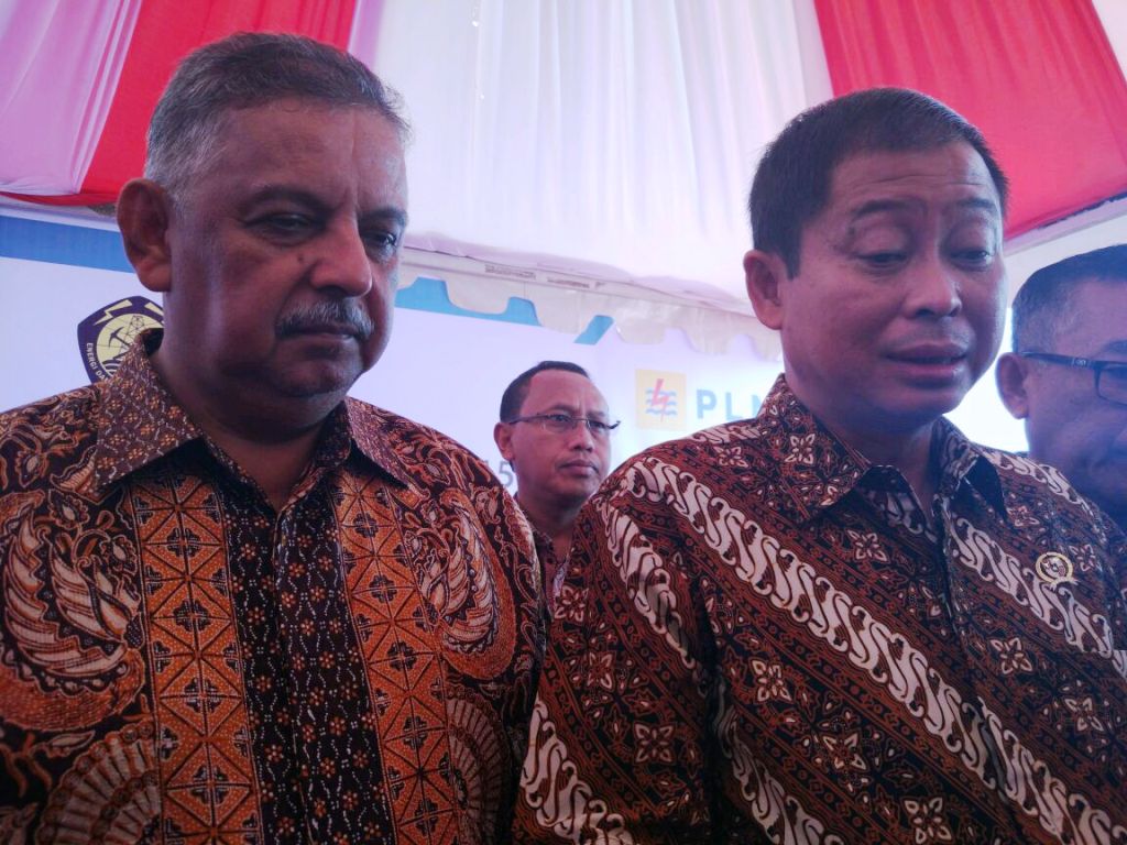 Dirut PLN Sofyan Basir (kiri) bersama Menteri ESDM Ignasius Jonan. (FOTO: MTVN/Annisa Ayu Artanti)