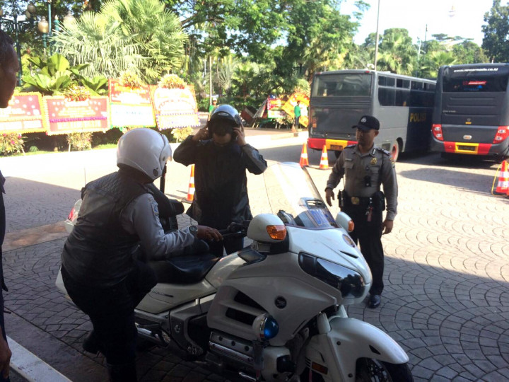 Anies <i>Ngantor</i> Naik Motor Dishub