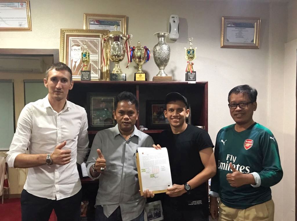 Dusan Bogdanovic (paling kiri) dengan Egy, Bagja, dan Raden Isnanta (paling kanan) (Foto: istimewa)