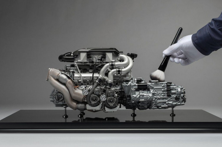 Miniatur Mesin Bugatti Chiron ini Harganya Ratusan Juta