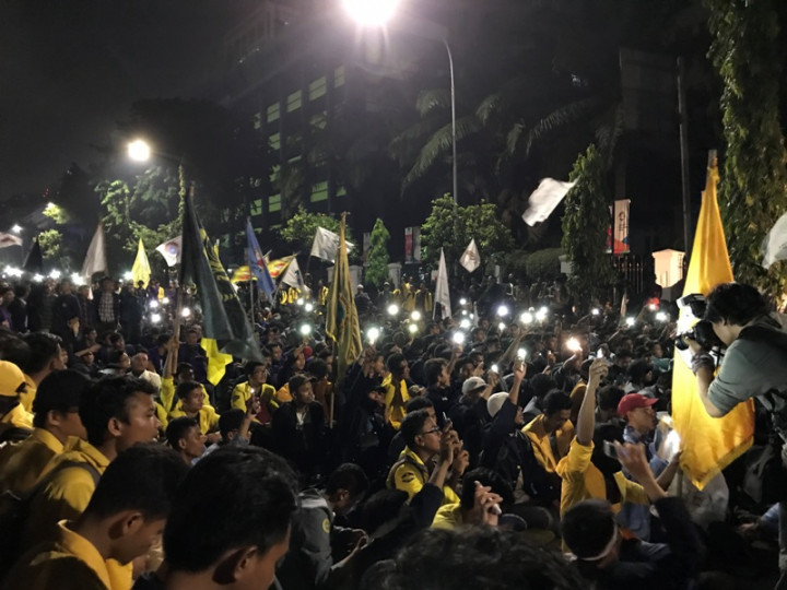 Demonstran Ingin Jokowi Datang Menemui Mereka