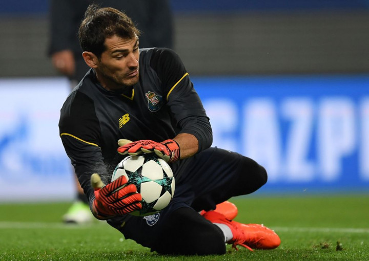 FC Porto Hukum Casillas karena Handphone dan Indisipliner