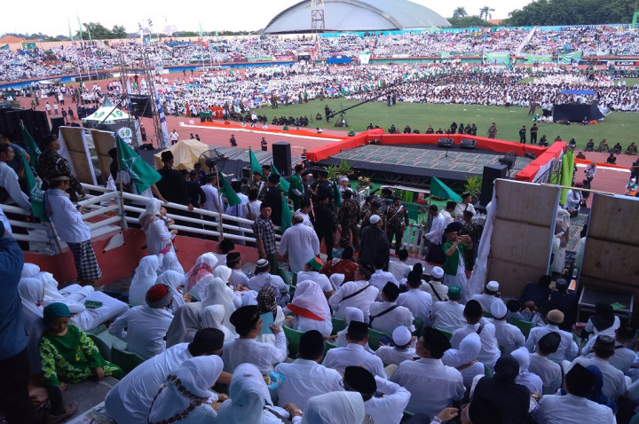 Ratusan Ribu Santri Mengaji Kitab Kuning di Gelora Delta Sidoarjo