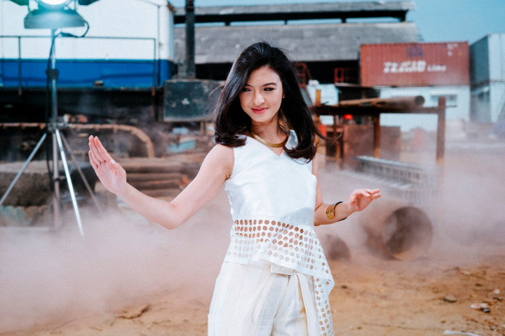 Intip Tips Raline Shah Tampil Cantik Memukau