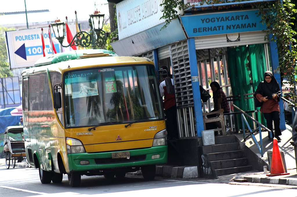 Bus Trans Jogja berhenti di halte Ahmad Yani, Ant - Novaradika