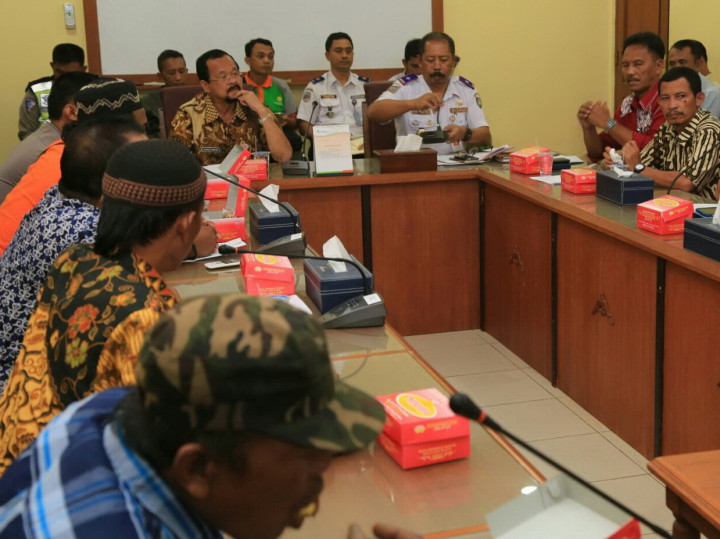 Tarif Minimal Taksi Daring Dituntut Rp25 Ribu