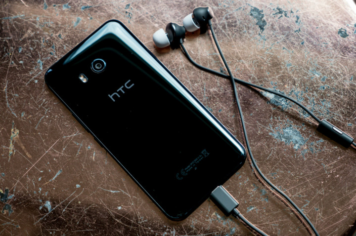HTC U11 Plus Ikut Punya Teknologi Charger Nirkabel