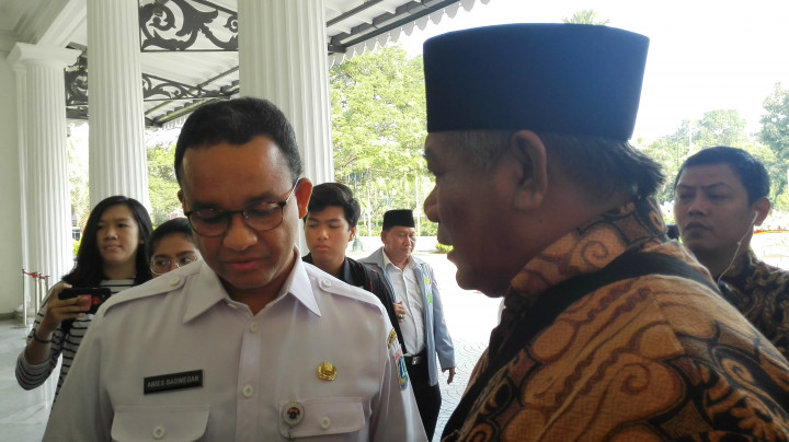 Anies Ingatkan Warga Jangan Berulang <i>Ngadu</i> ke Balai Kota