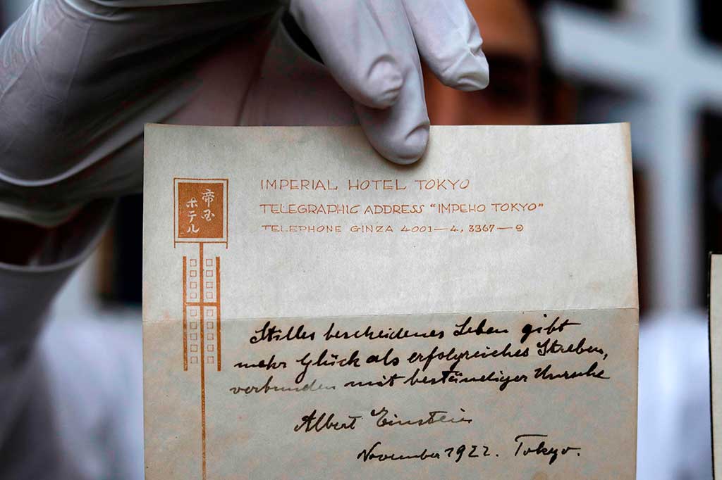 Catatan Teori Hidup Bahagia Einstein Terjual Rp21 Miliar