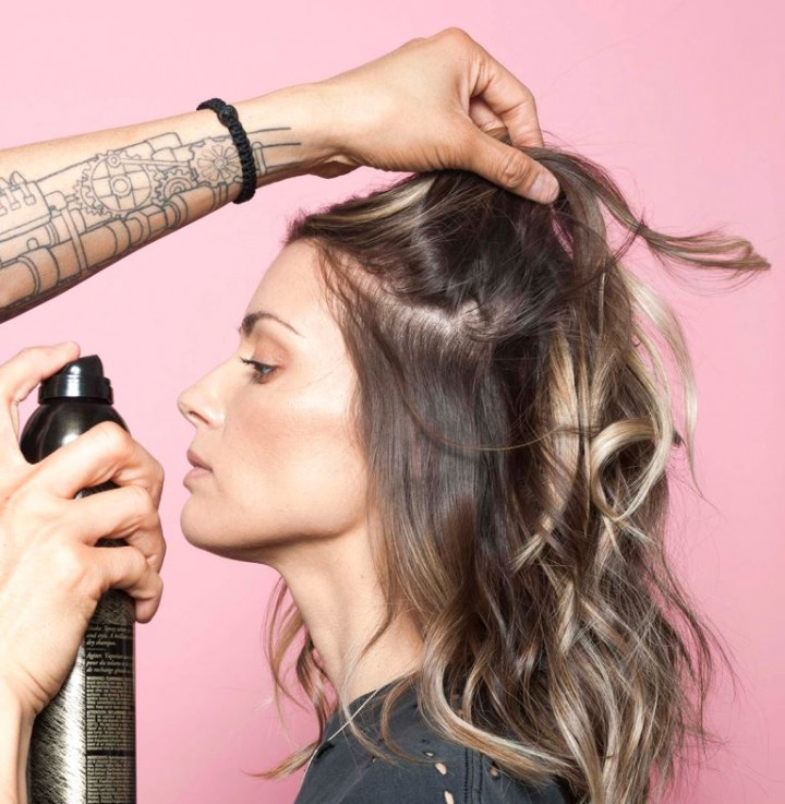 Bahaya Tersembunyi  di Balik Pemakaian Dry Shampoo