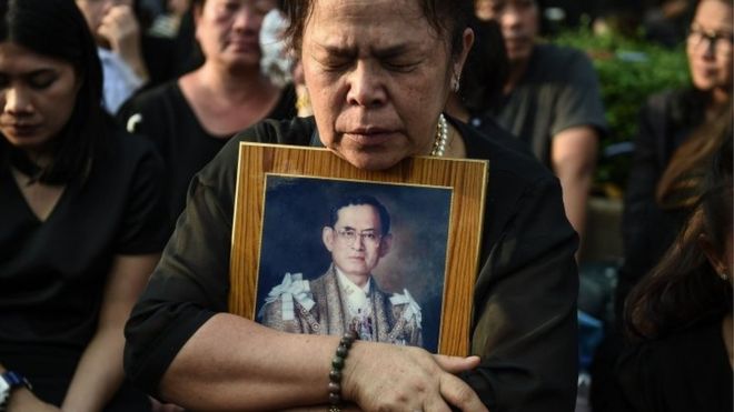 Ratusan Ribu Warga Padati Prosesi Kremasi Raja Bhumibol