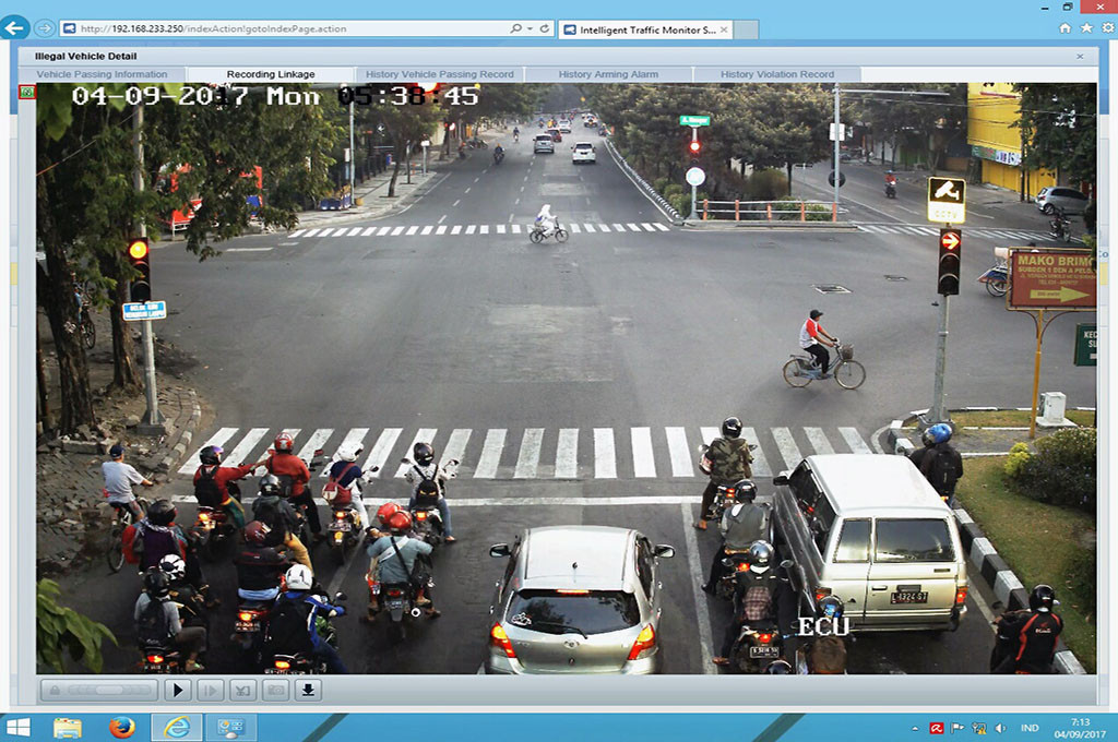 Rekaman Dinas Perhubungan Surabaya di centre CCTV -- MTVN/Syaikhul Hadi