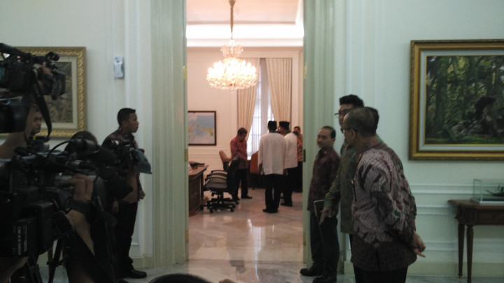 Kalla Sindir Sepatu Sandiaga