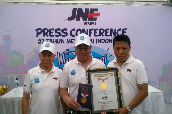 Mewarnai Indonesia Ala JNE