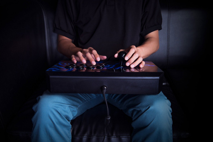 Anda Maniak Game Fighting di PS4? Coba Razer Panthera