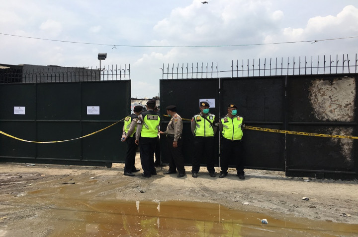 Tiga Pekerja Pabrik Kembang Api Selamat dari Ledakan