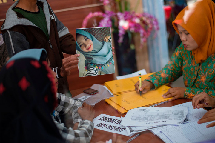 Keluarga Korban Ledakan Petasan Datangi RS Polri