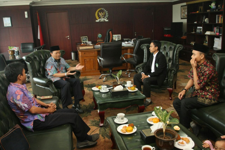 <i>Sekarang Bukan Zaman Mahasiswa Membuat Pernyataan Bersama</i>