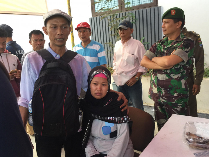 Tangis Siti Pecah di Lokasi Ledakan