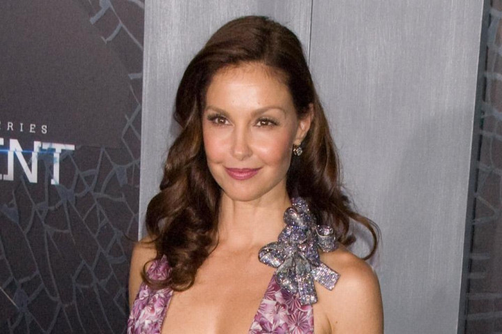 Ashley Judd Menangis Ceritakan Perilaku Asusila Harvey Weinstein