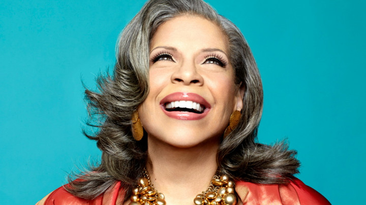 Isyana Berbagi Panggung dengan Penyanyi Legendaris Amerika di Economics Jazz