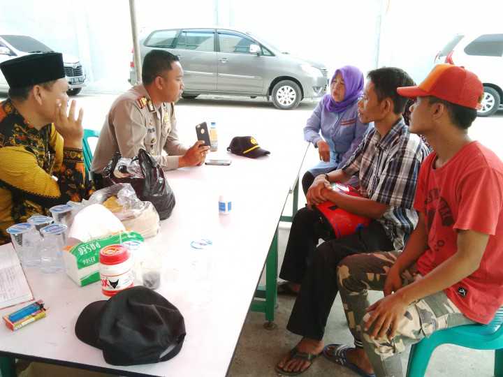 Menanti Kabar Adik Usai Terbakarnya Gudang Mercon