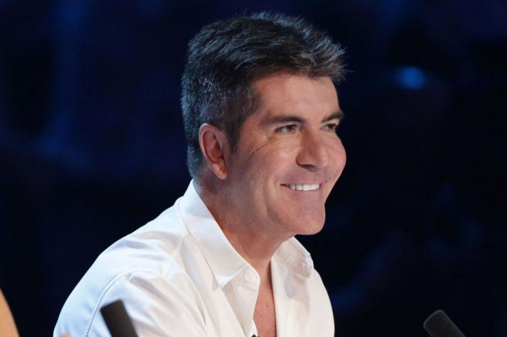 Terjatuh di Tangga, Simon Cowell Alami Gegar Otak