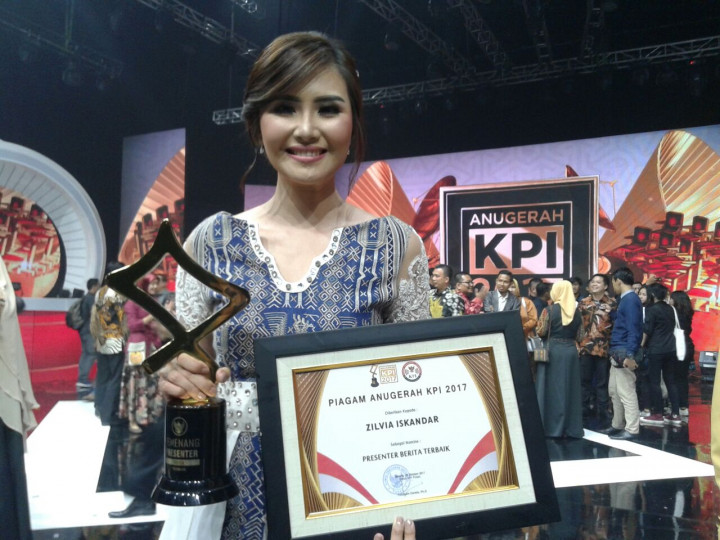 Zilvia Iskandar Pemenang Kategori Presenter Berita di Anugerah KPI 2017