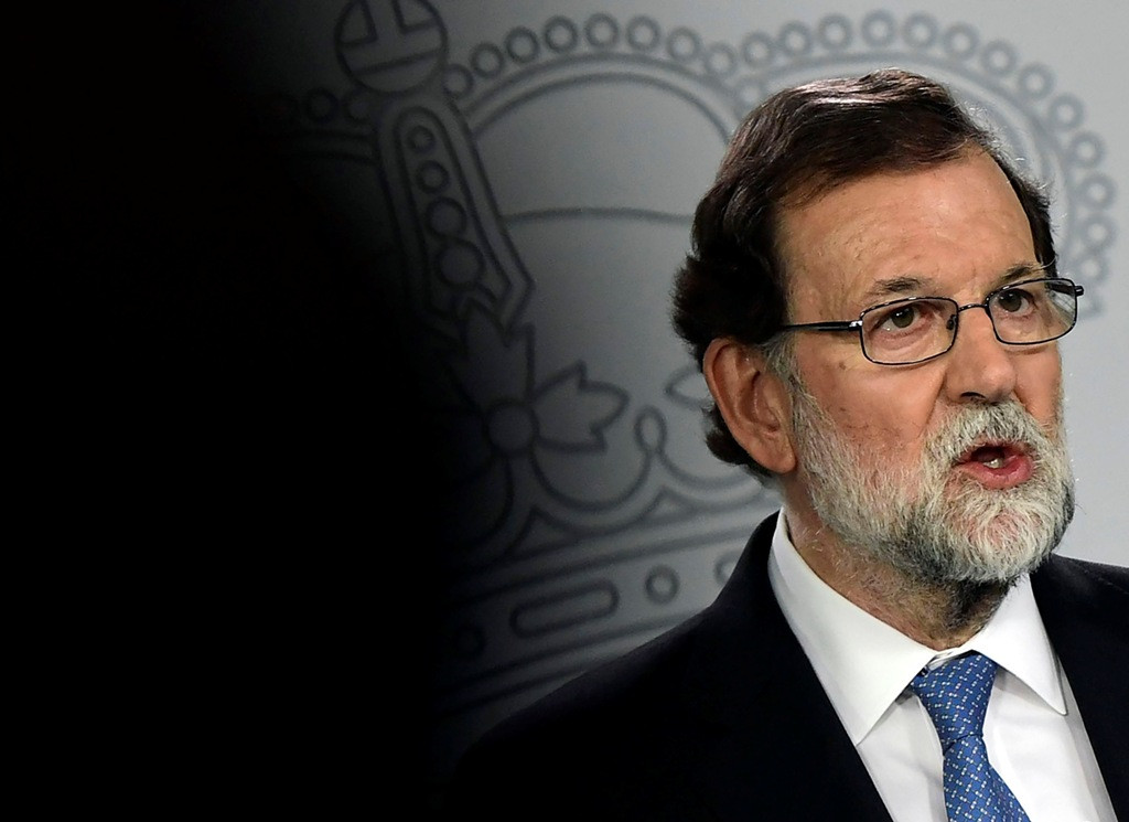 Pemerintahan Perdana Menteri Spanyol Mariano Rajoy memecata para pejabat di Catalonia (Foto: AFP).