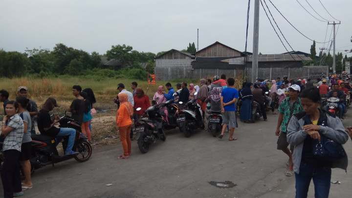 Warga Masih Penasaran dengan Lokasi Ledakan Pabrik Kembang Api