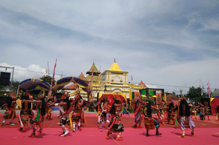 Teatrikal Prosesi Arya Wiraraja Meriahkan HUT ke-748 Sumenep