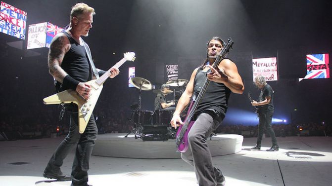 Tampil di Manchester, Metallica Bawakan Lagu Oasis