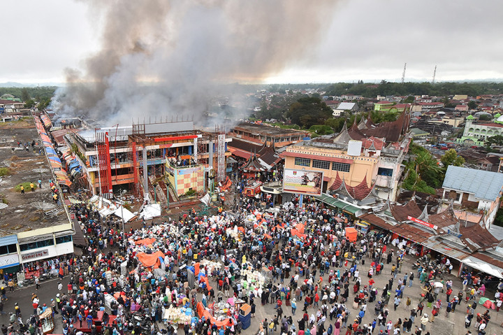 800 Kios di Pasar Atas Bukittinggi Terbakar