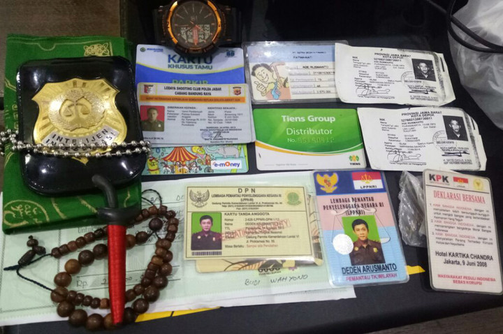 Polisi Gadungan Menipu Korbannya Hingga Ratusan Juta